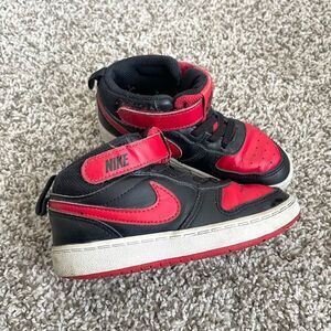 Size 9 / Toddler Boy Nike Sneakers
